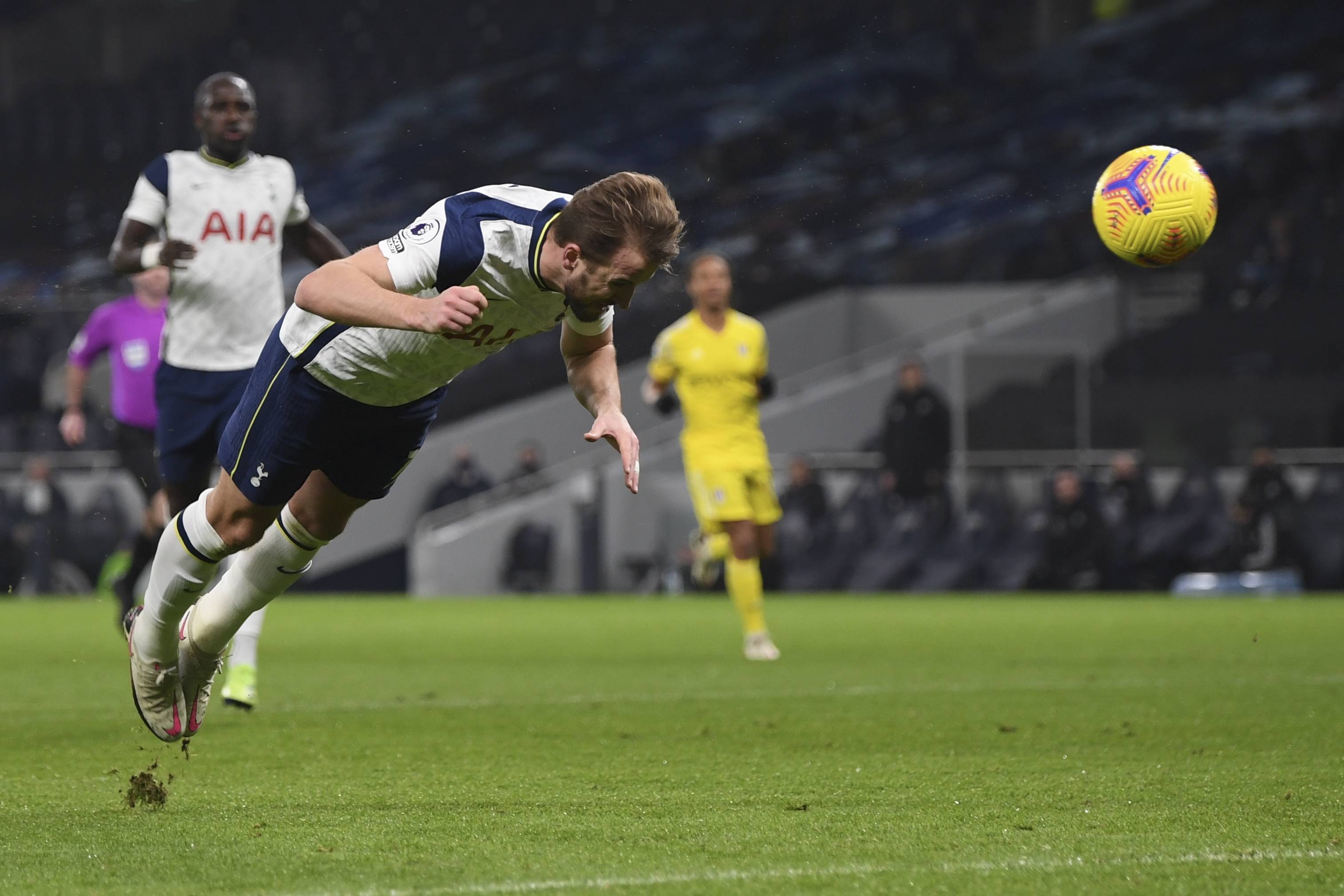 富勒姆主场战平纽卡斯尔，难分高下难定胜负